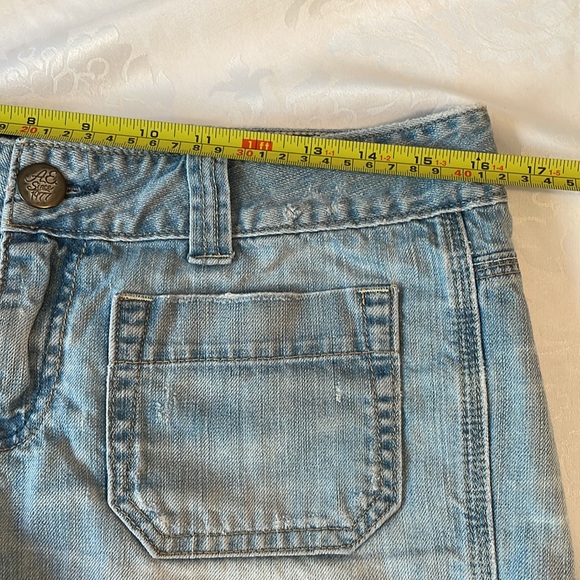 American Eagle jean shorts with 2 front and 2 back pockets light wash Sz 8 - Picture 9 of 12